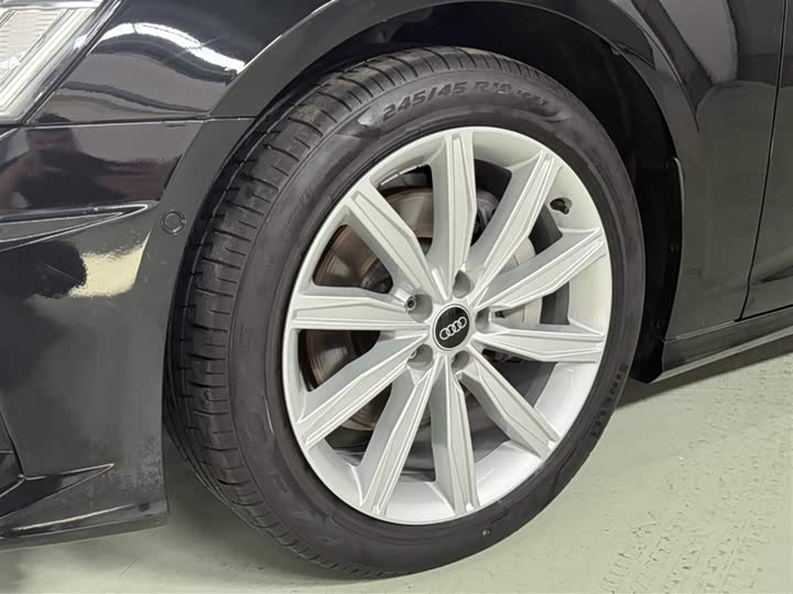 Фото 7 - Audi A6L