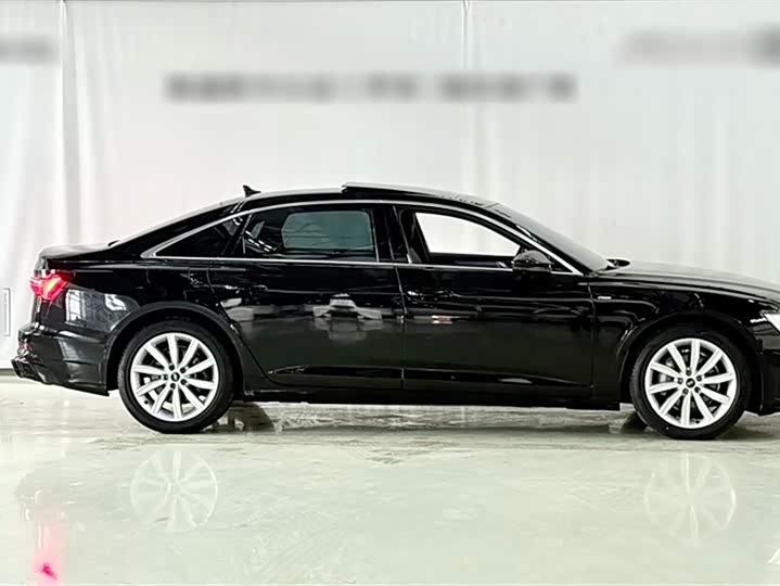 Фото 9 - Audi A6L