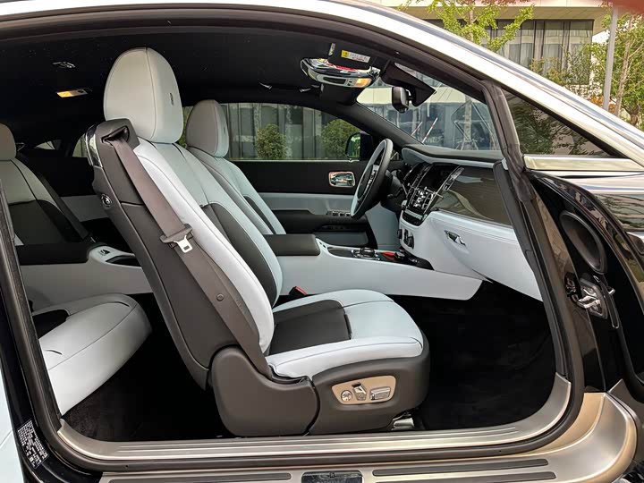 Фото 16 - Rolls-Royce Wraith