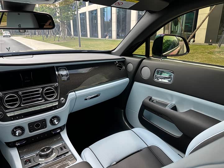 Фото 23 - Rolls-Royce Wraith