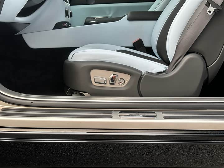 Фото 30 - Rolls-Royce Wraith