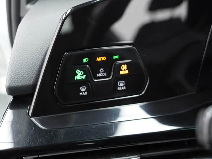 Фото 11 - Volkswagen Golf