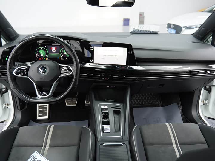 Фото 16 - Volkswagen Golf