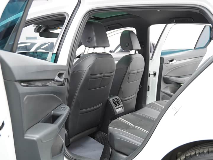 Фото 18 - Volkswagen Golf