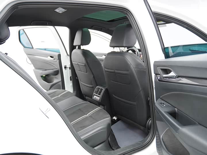 Фото 20 - Volkswagen Golf