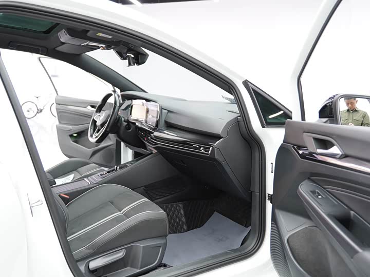 Фото 21 - Volkswagen Golf