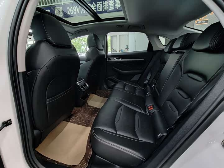 Фото 8 - Geely Preface