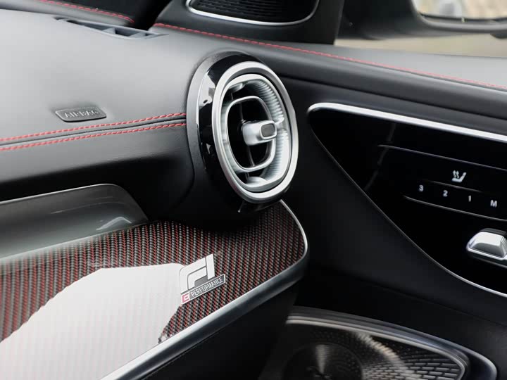 Фото 9 - Mercedes-Benz C-Class AMG Hybrid