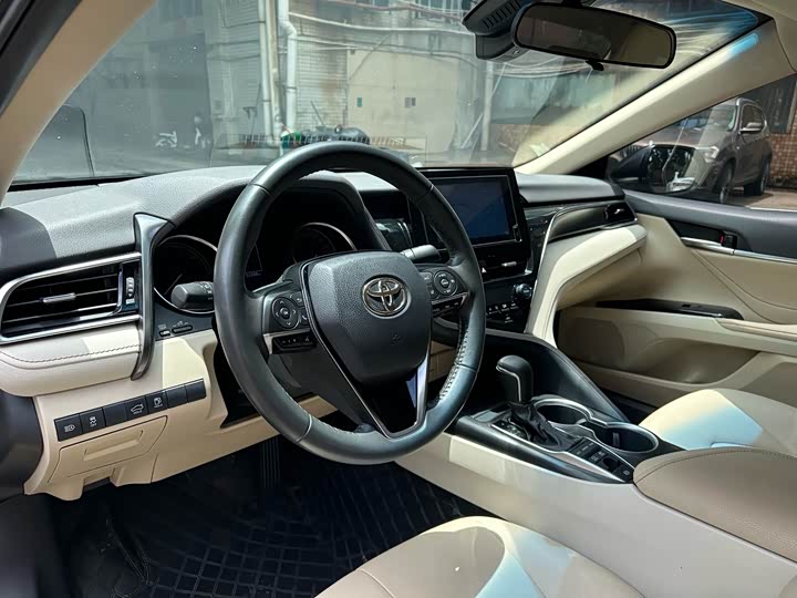 Фото 5 - Toyota Camry