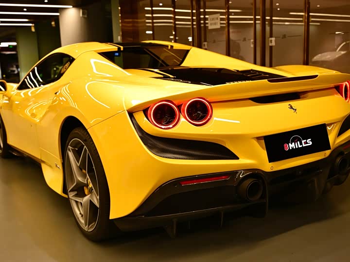 Фото 10 - Ferrari F8