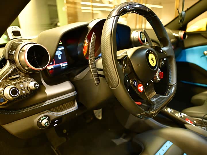 Фото 2 - Ferrari F8