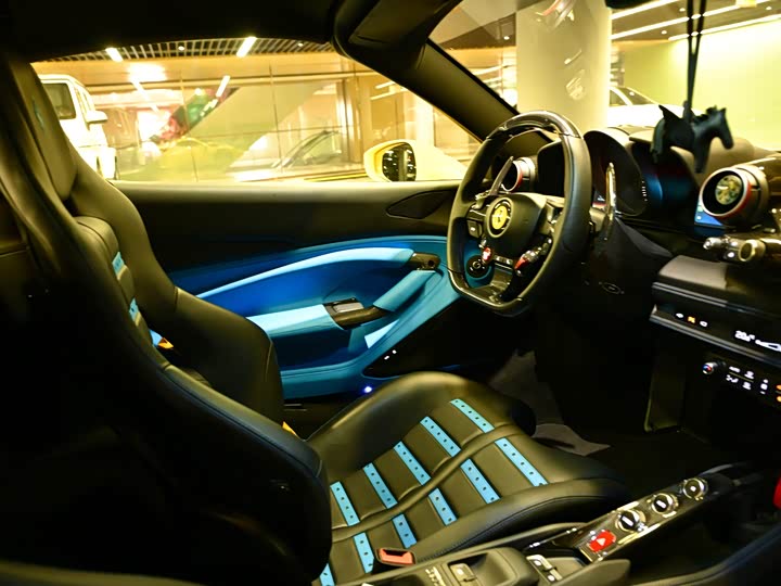 Фото 3 - Ferrari F8