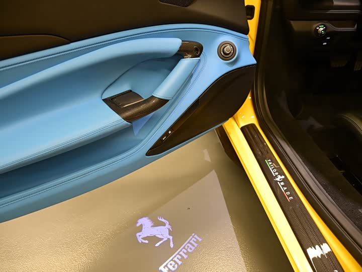 Фото 6 - Ferrari F8