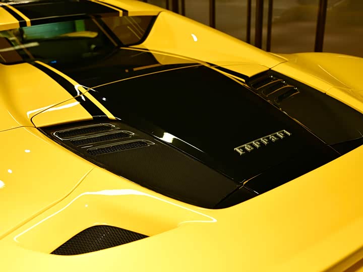 Фото 8 - Ferrari F8