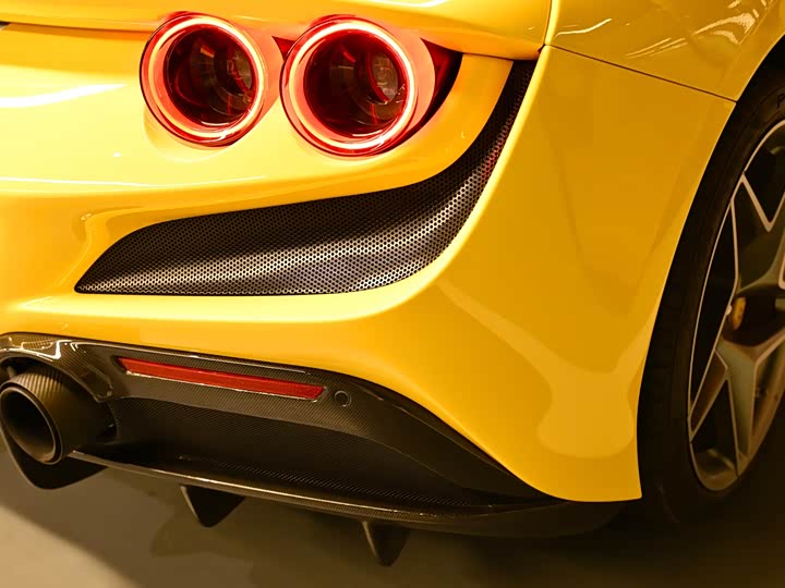 Фото 9 - Ferrari F8