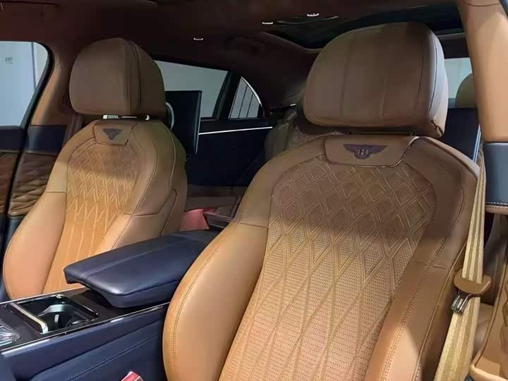 Фото 10 - Bentley Flying Spur