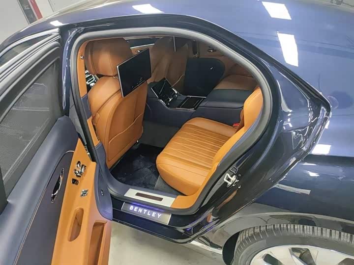 Фото 8 - Bentley Flying Spur