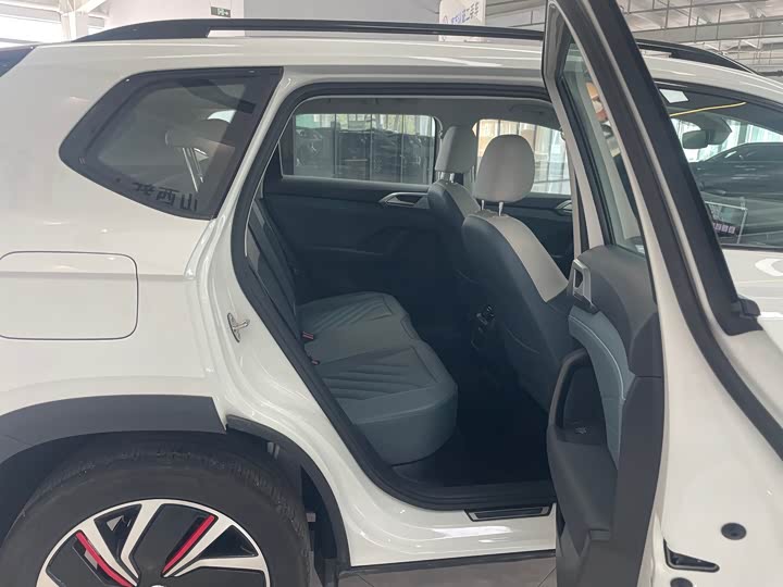 Фото 10 - Volkswagen Tharu