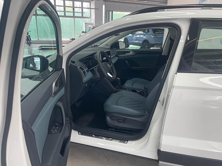 Фото 8 - Volkswagen Tharu