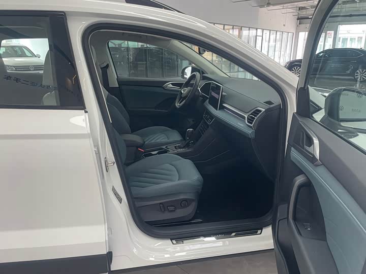 Фото 9 - Volkswagen Tharu