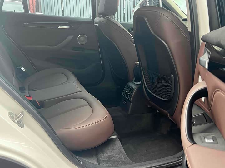 Фото 16 - BMW X1