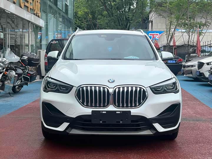 Фото 2 - BMW X1