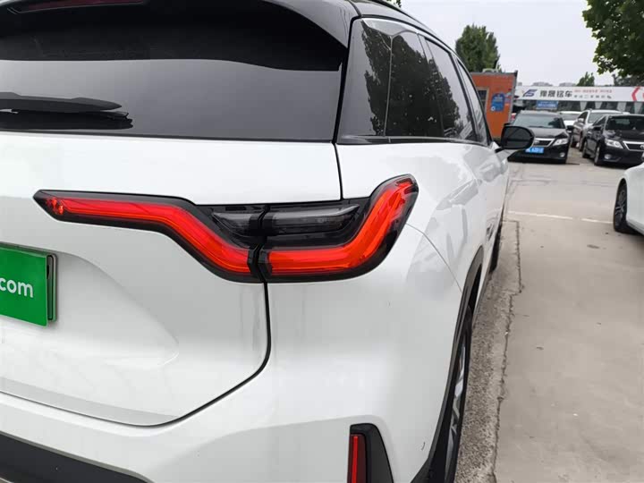 Фото 8 - Nio ES6