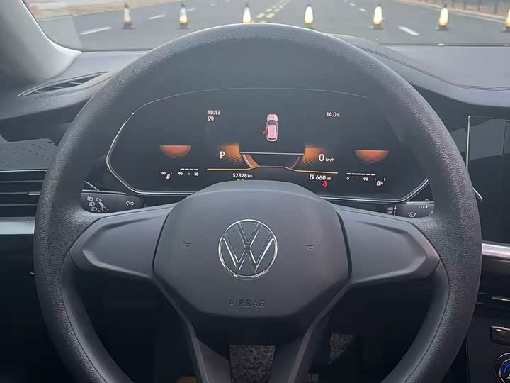 Фото 13 - Volkswagen Passat