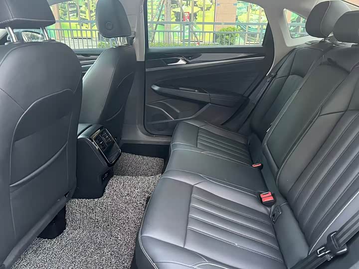 Фото 7 - Volkswagen Passat