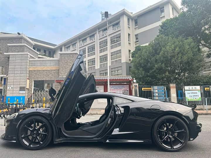 Фото 4 - McLaren GT