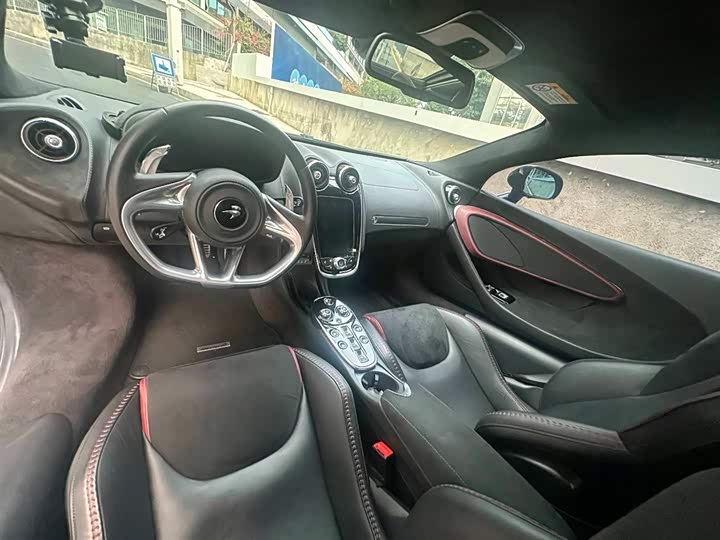 Фото 8 - McLaren GT