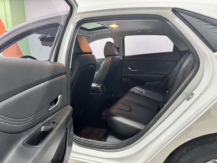 Фото 5 - Hyundai Elantra N line