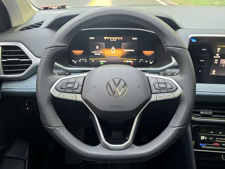 Фото 10 - Volkswagen Tharu