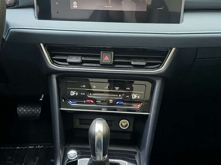 Фото 12 - Volkswagen Tharu