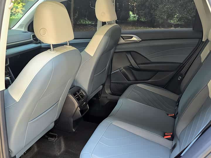 Фото 7 - Volkswagen Tharu