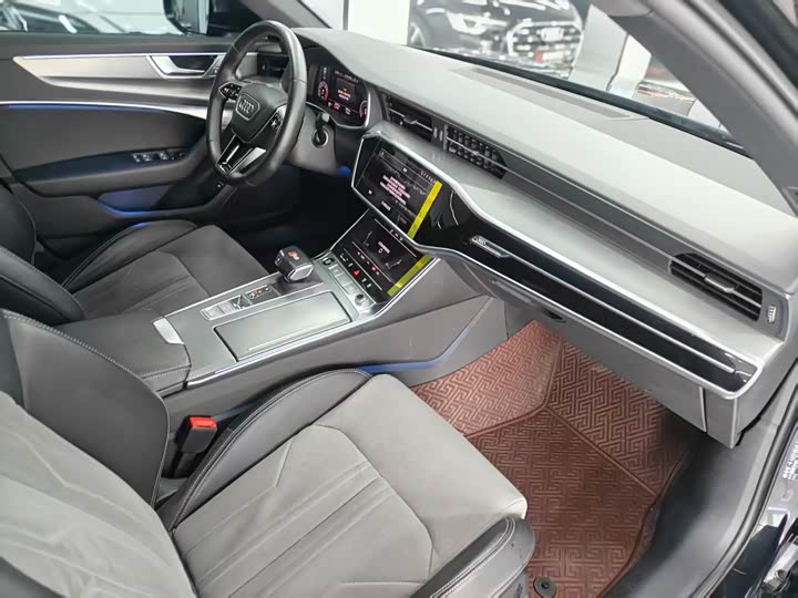 Фото 12 - Audi A6L