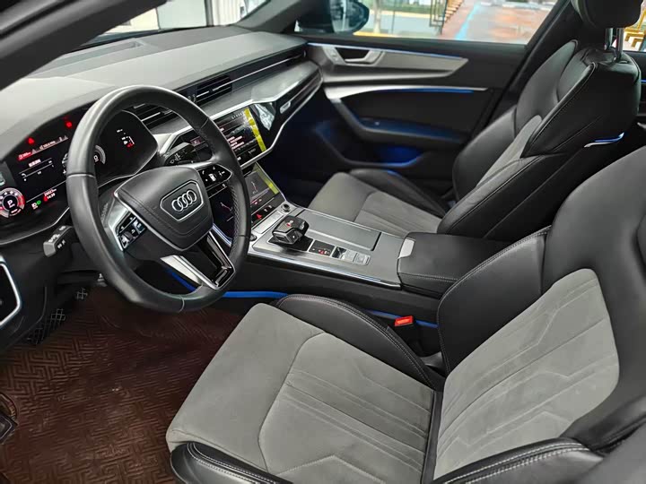 Фото 4 - Audi A6L