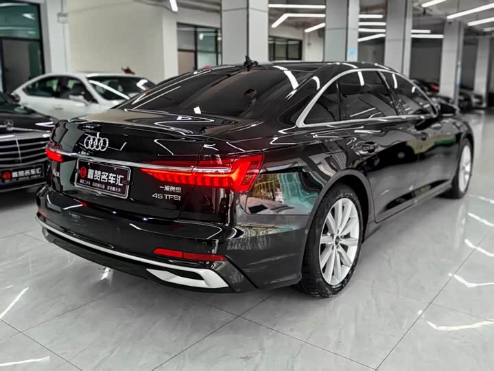 Фото 6 - Audi A6L