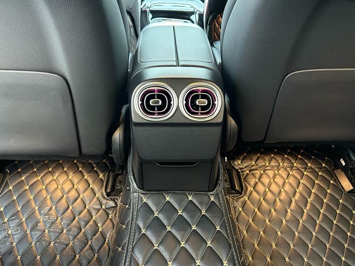 Фото 11 - Mercedes-Benz C-Class