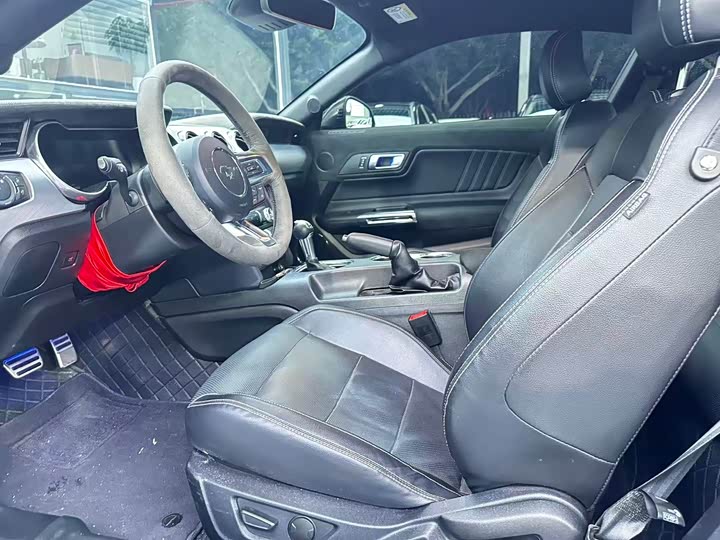 Фото 4 - Ford Mustang