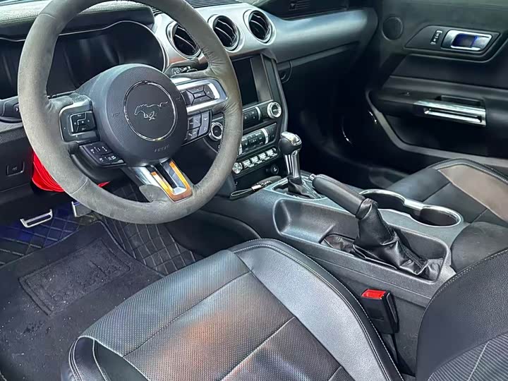 Фото 5 - Ford Mustang