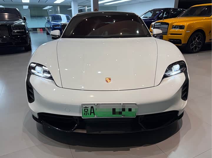 Фото 2 - Porsche Taycan