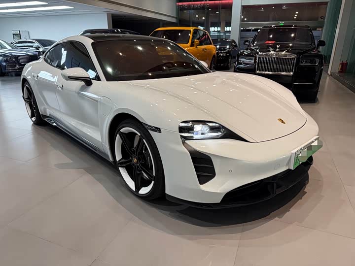 Фото 3 - Porsche Taycan