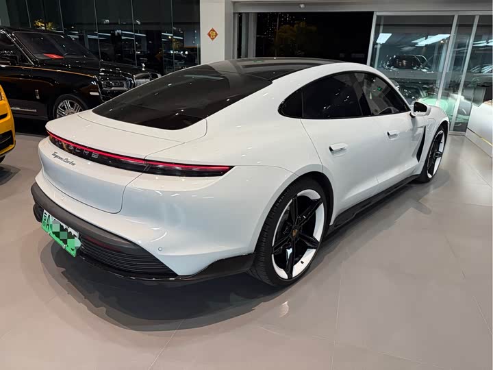 Фото 7 - Porsche Taycan