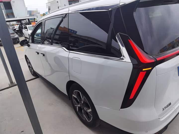 Фото 5 - Maxus G70