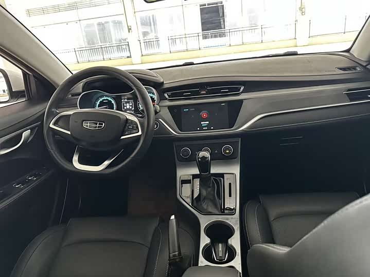 Фото 7 - Geely Emgrand