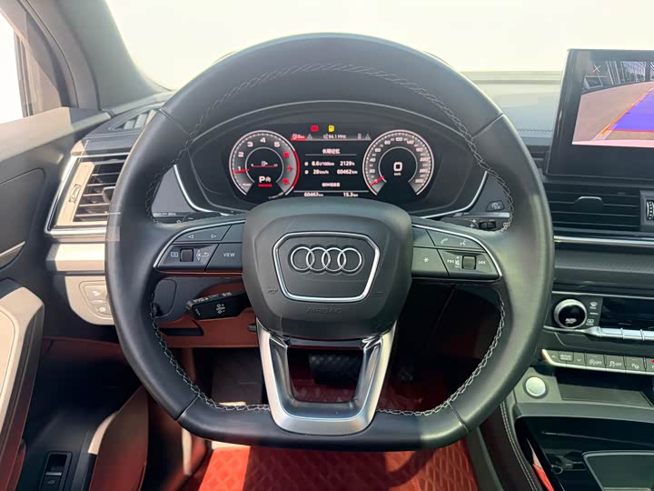 Фото 11 - Audi Q5L