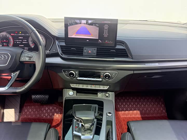 Фото 13 - Audi Q5L