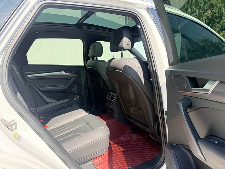 Фото 15 - Audi Q5L