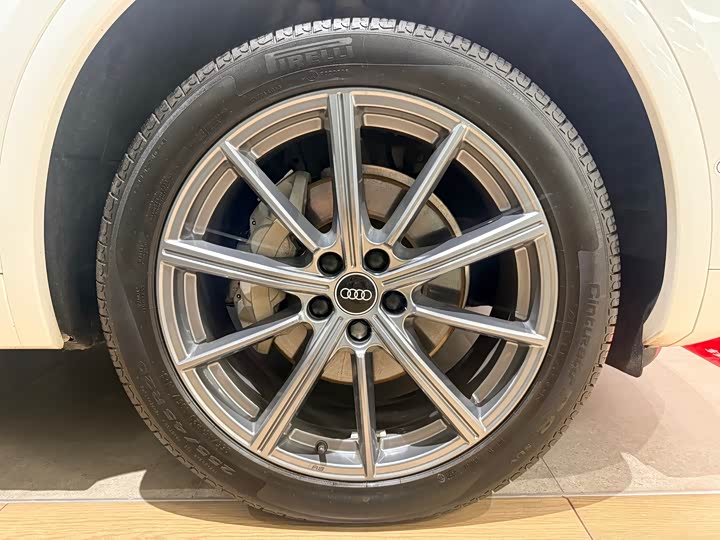 Фото 16 - Audi Q5L